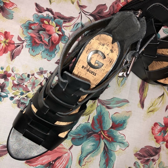 GUESS platform heels - Picture 2 of 8